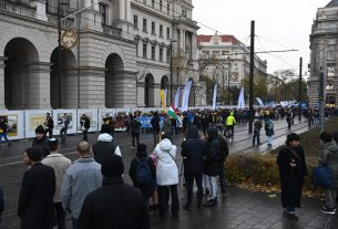 Budapesten tartottak tiltakozást a pedagógus érdekképviseletek