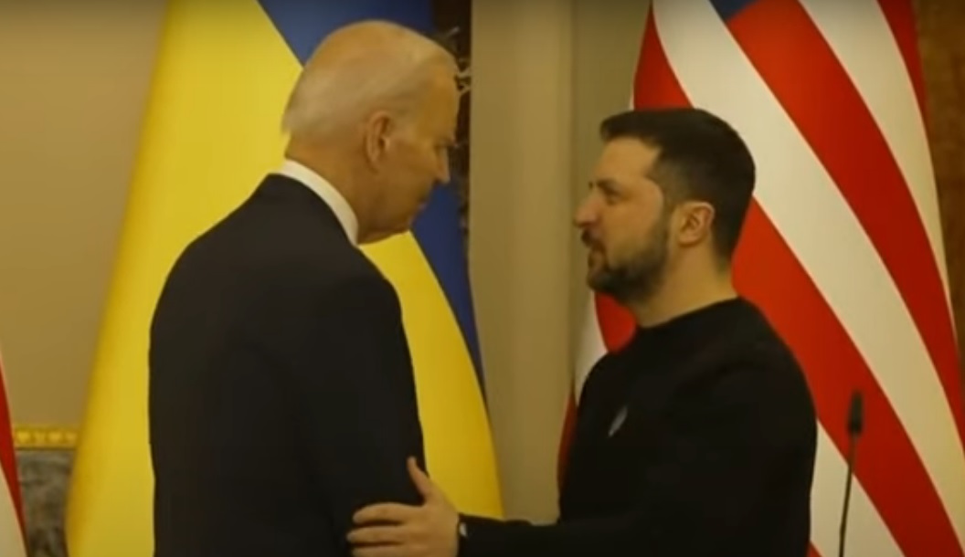 Joe Biden és Volodimir Zelenszkij Kijevben