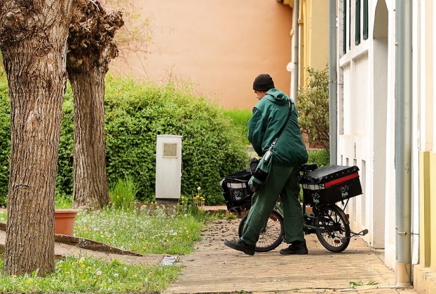 Szeged, postás, kerékpár, kézbesít, Posta