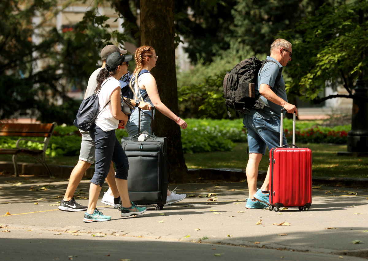 Szeged, turista, bőrönd, belváros