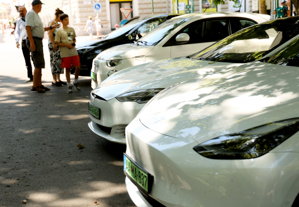 Szeged, Tesla, Nikola Tesla Napok, elektromos autó, villanyautó, Széchenyi tér